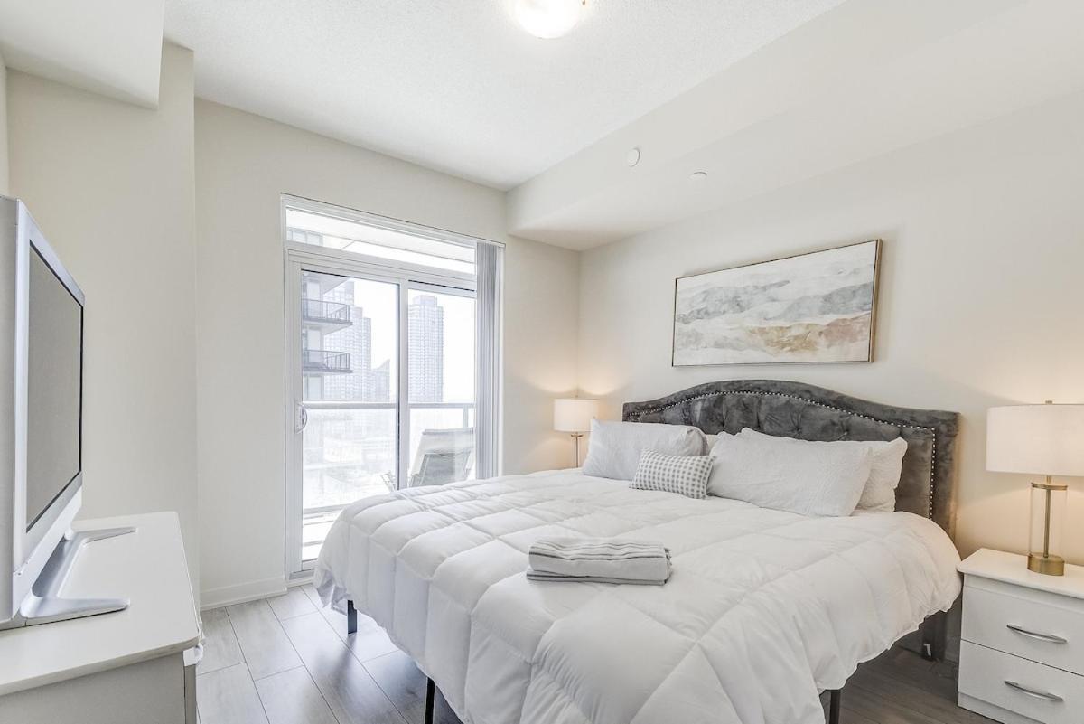 With Views Apartment Toronto