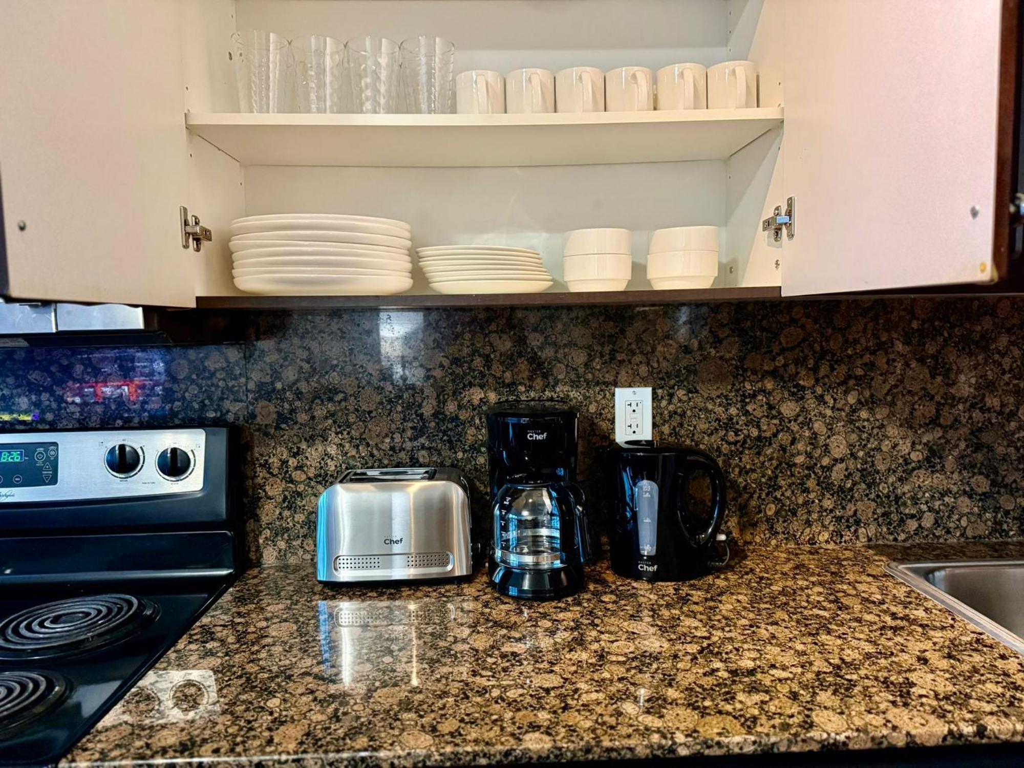 Precious 2br Den In The Heart Of Apartment *