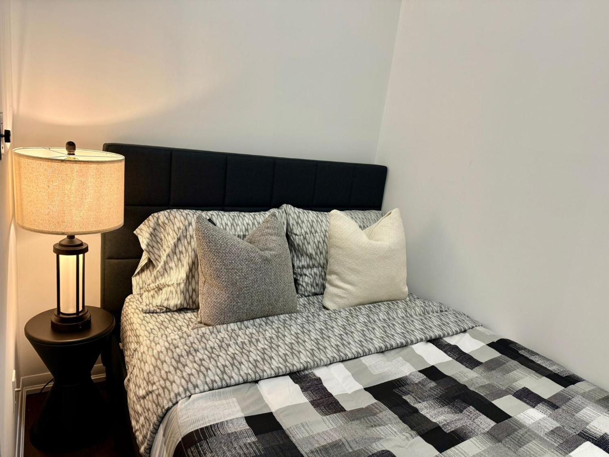 Precious 2br Den In The Heart Of Toronto