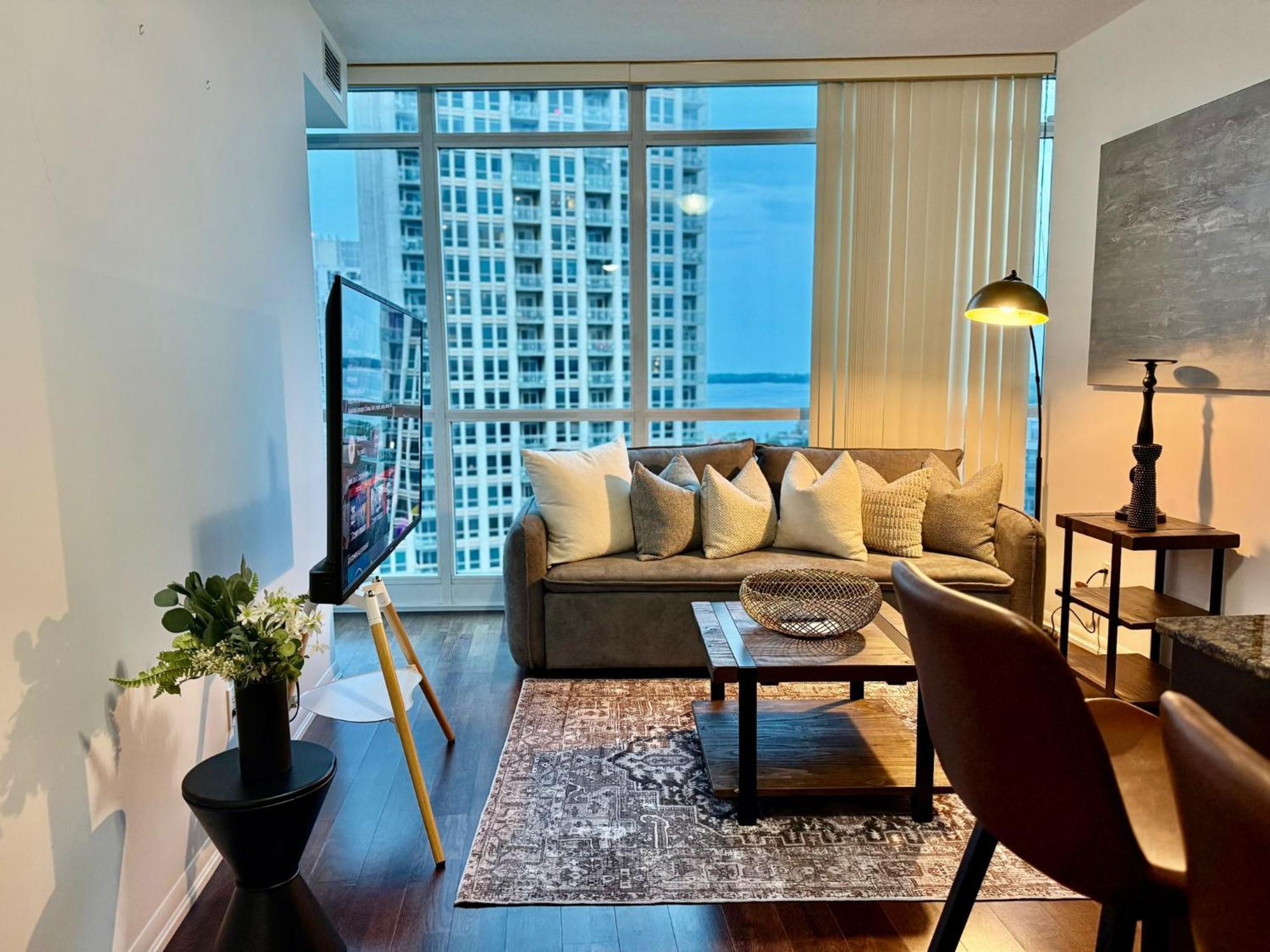 Precious 2br Den In The Heart Of Apartment Toronto