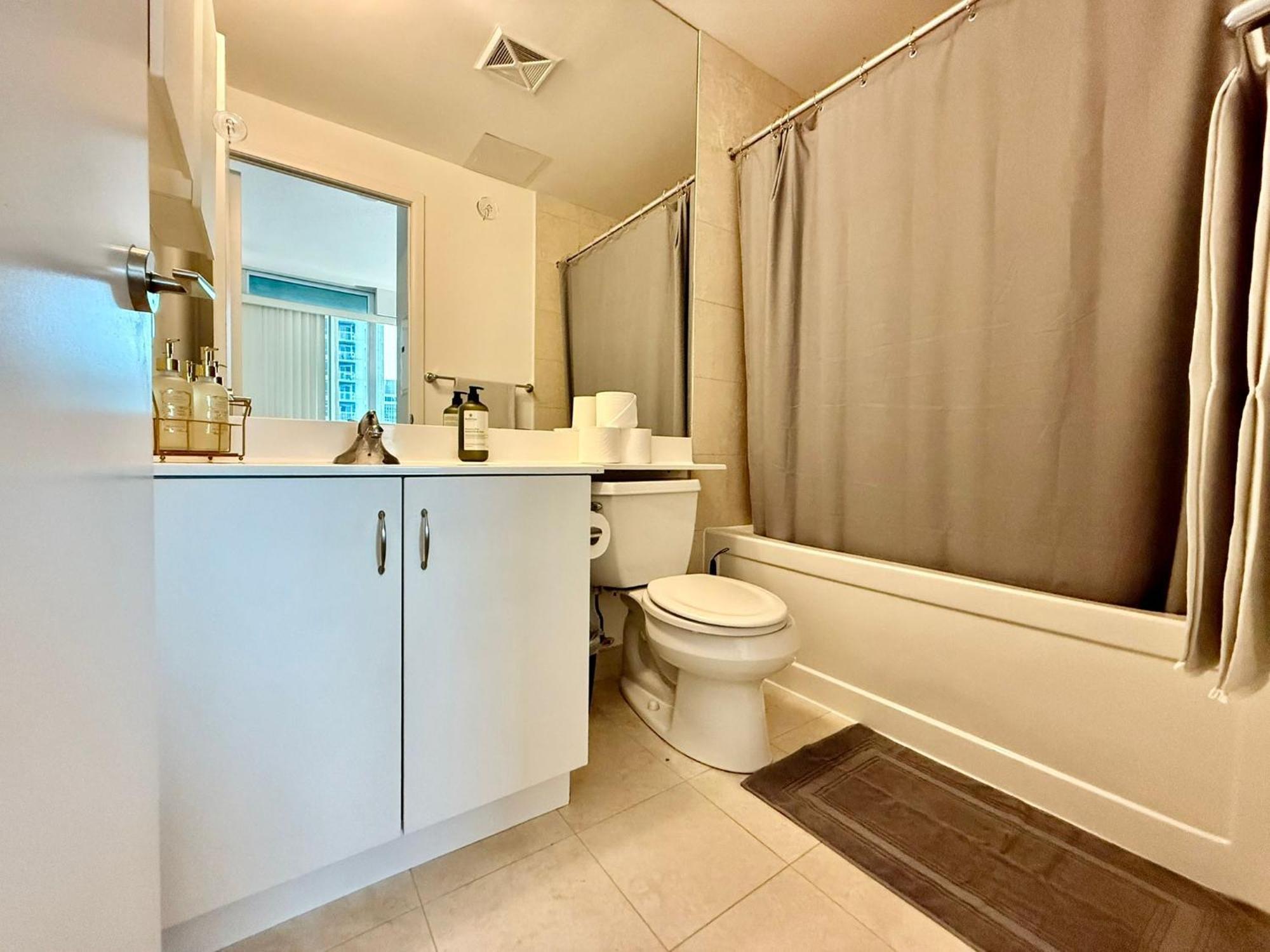 Precious 2br Den In The Heart Of Apartment *
