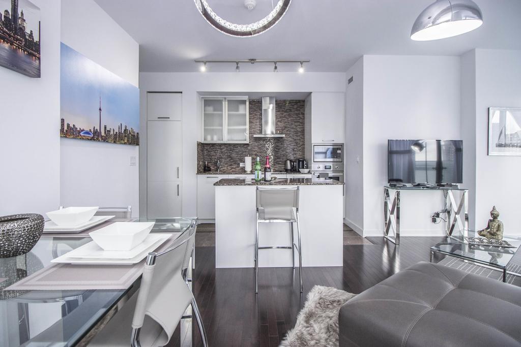 Atlantis - Furnished On York Street * Toronto