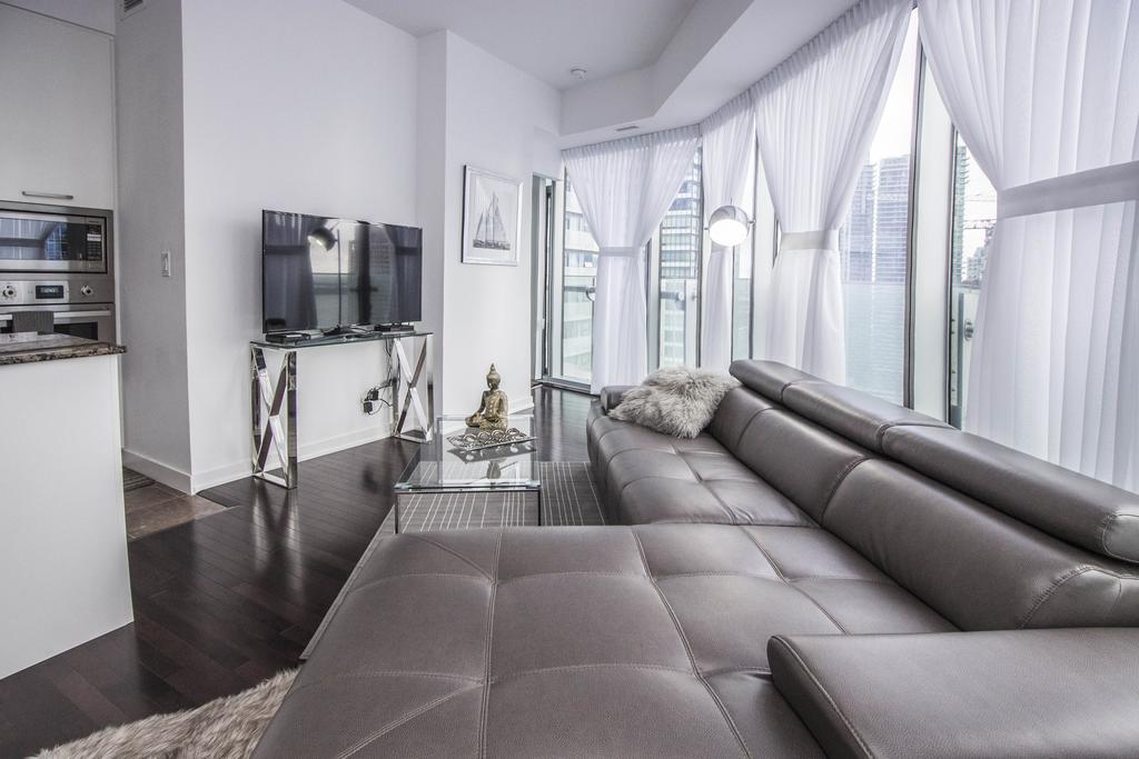 Apartment Atlantis - Furnished On York Street Toronto