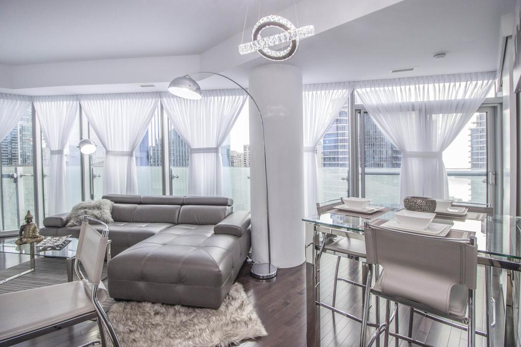 Apartment Atlantis - Furnished On York Street Toronto