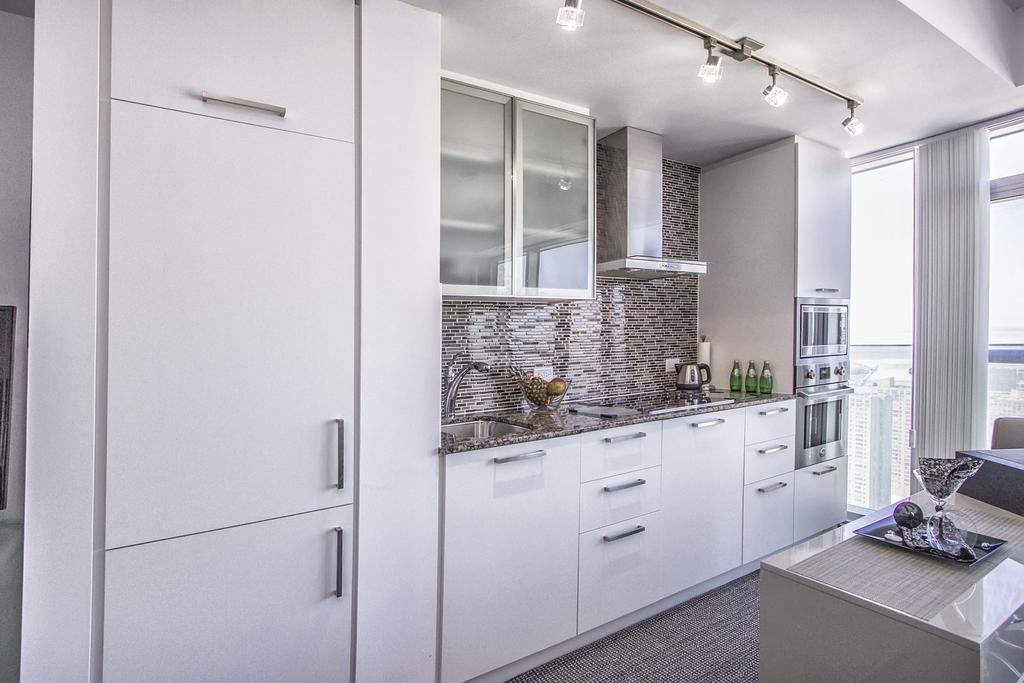 Atlantis - Furnished On York Street