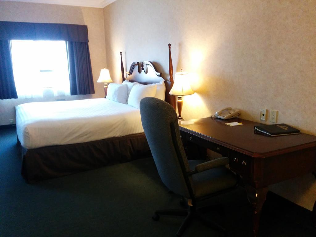 Days By Wyndham East Lakeview Hotel 3*