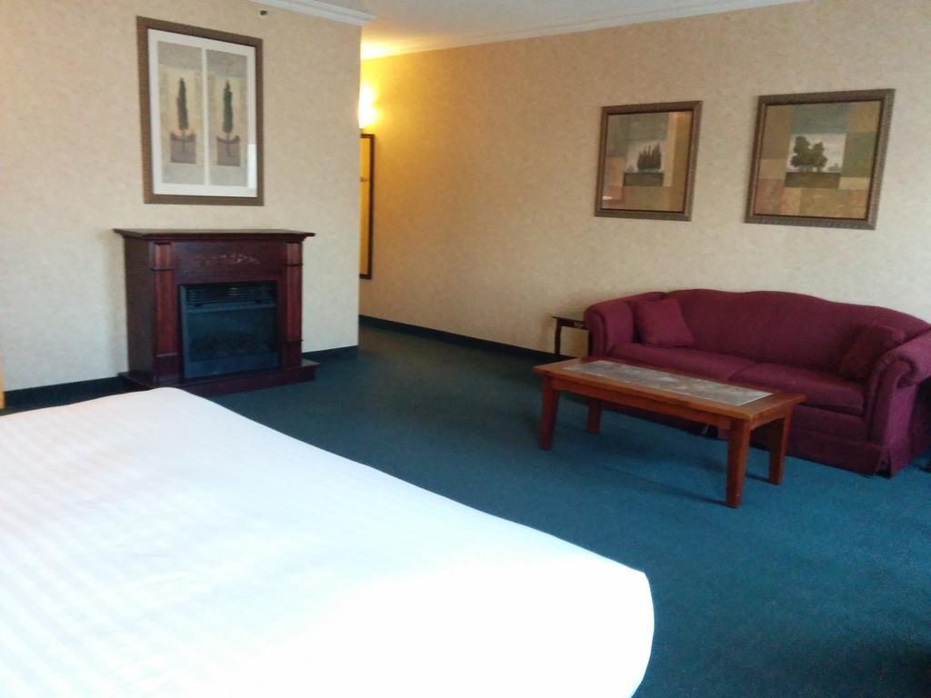 Hotel Days By Wyndham East Lakeview