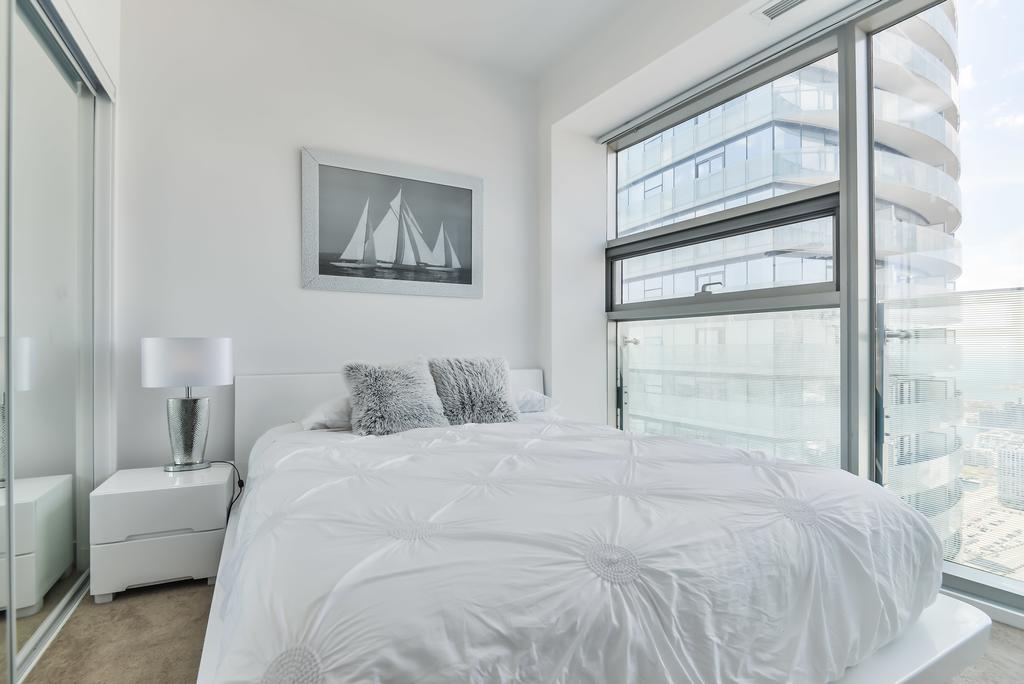 Atlantis - Furnished On York Street * Toronto