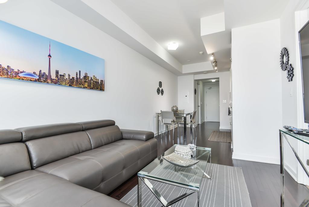 Atlantis - Furnished On York Street *