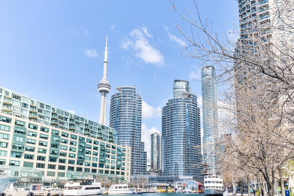 Apartment Atlantis - Furnished On York Street Toronto