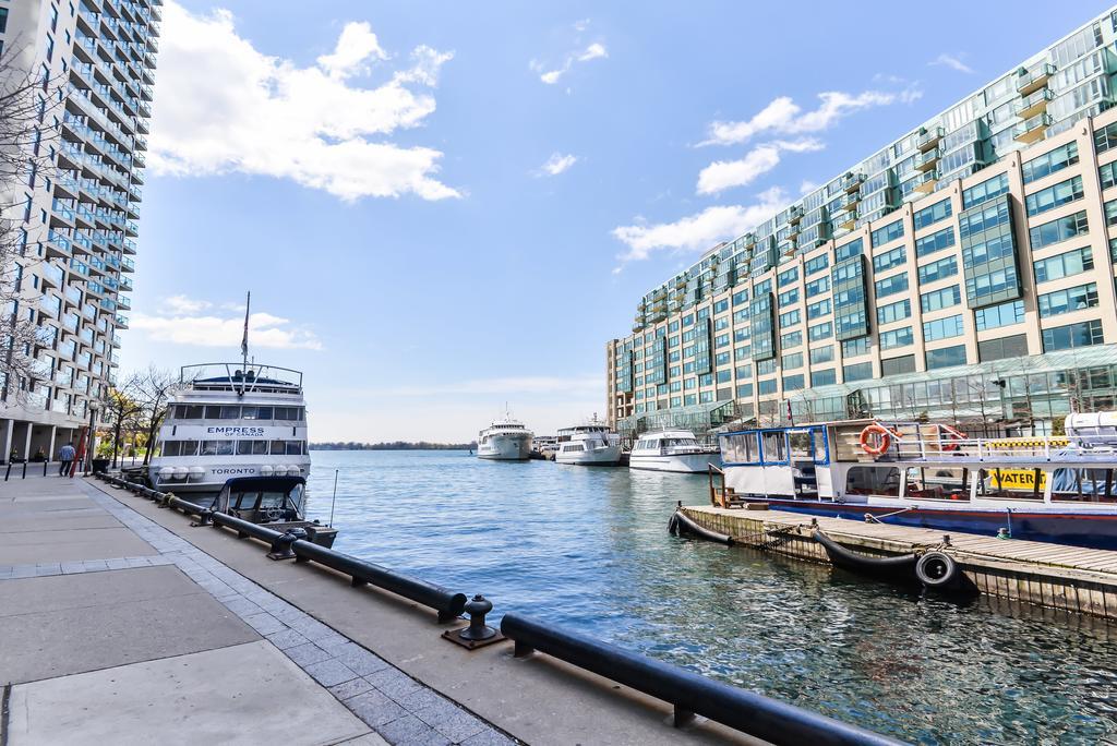 Atlantis - Furnished On York Street Toronto