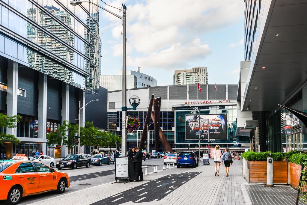 Atlantis - Furnished On York Street Apartment Toronto