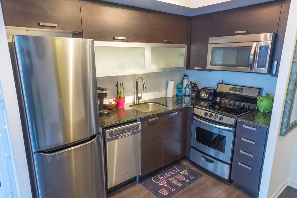 Queen West Suites Apartment