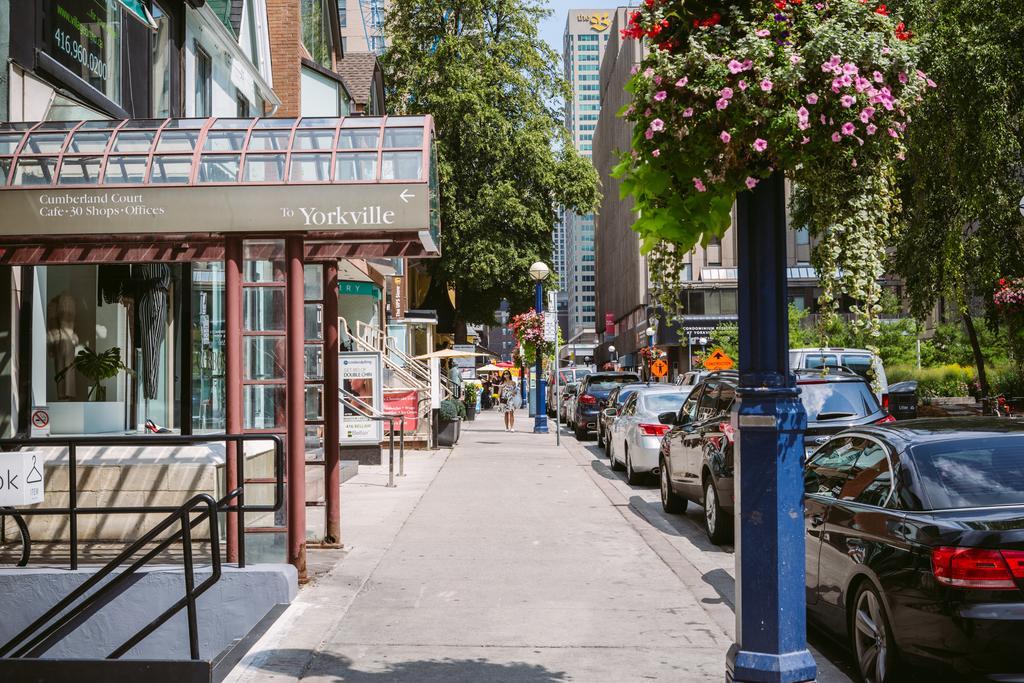 Luxury In Yorkville *
