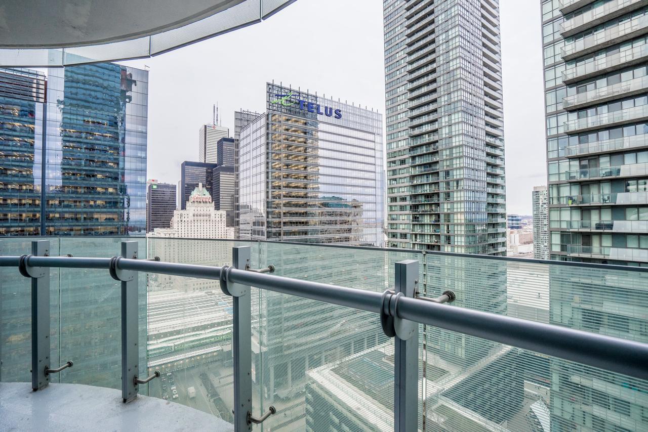 Aaira York St Apartment Toronto