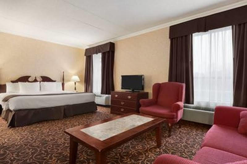 Hotel Days By Wyndham East Lakeview