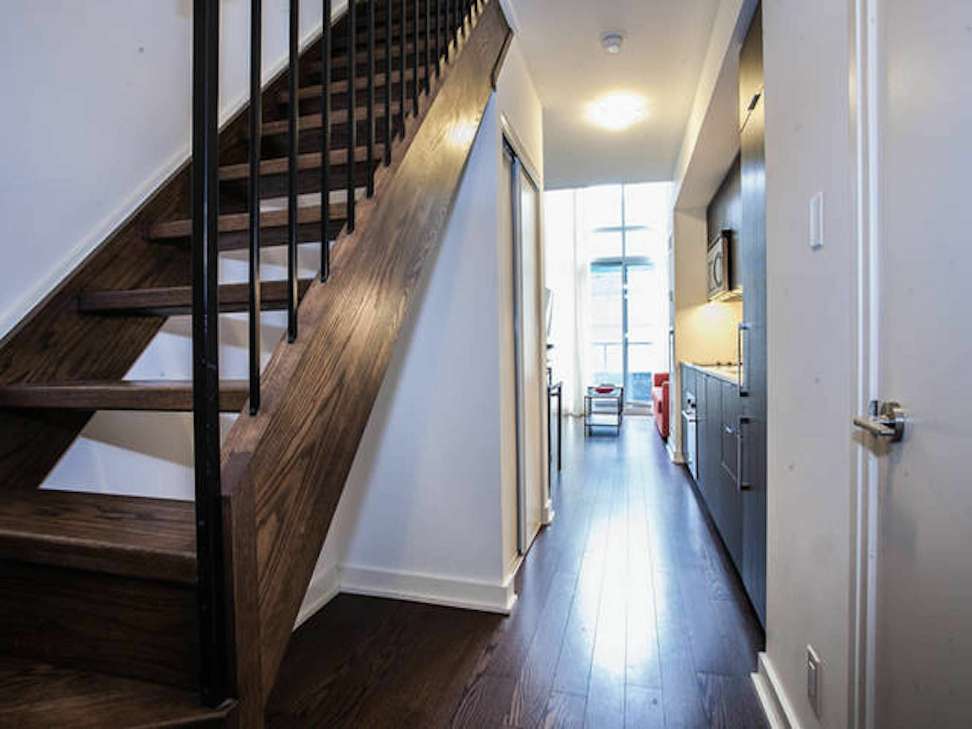 Pinnacle - Trendy 2-story Loft Apartment