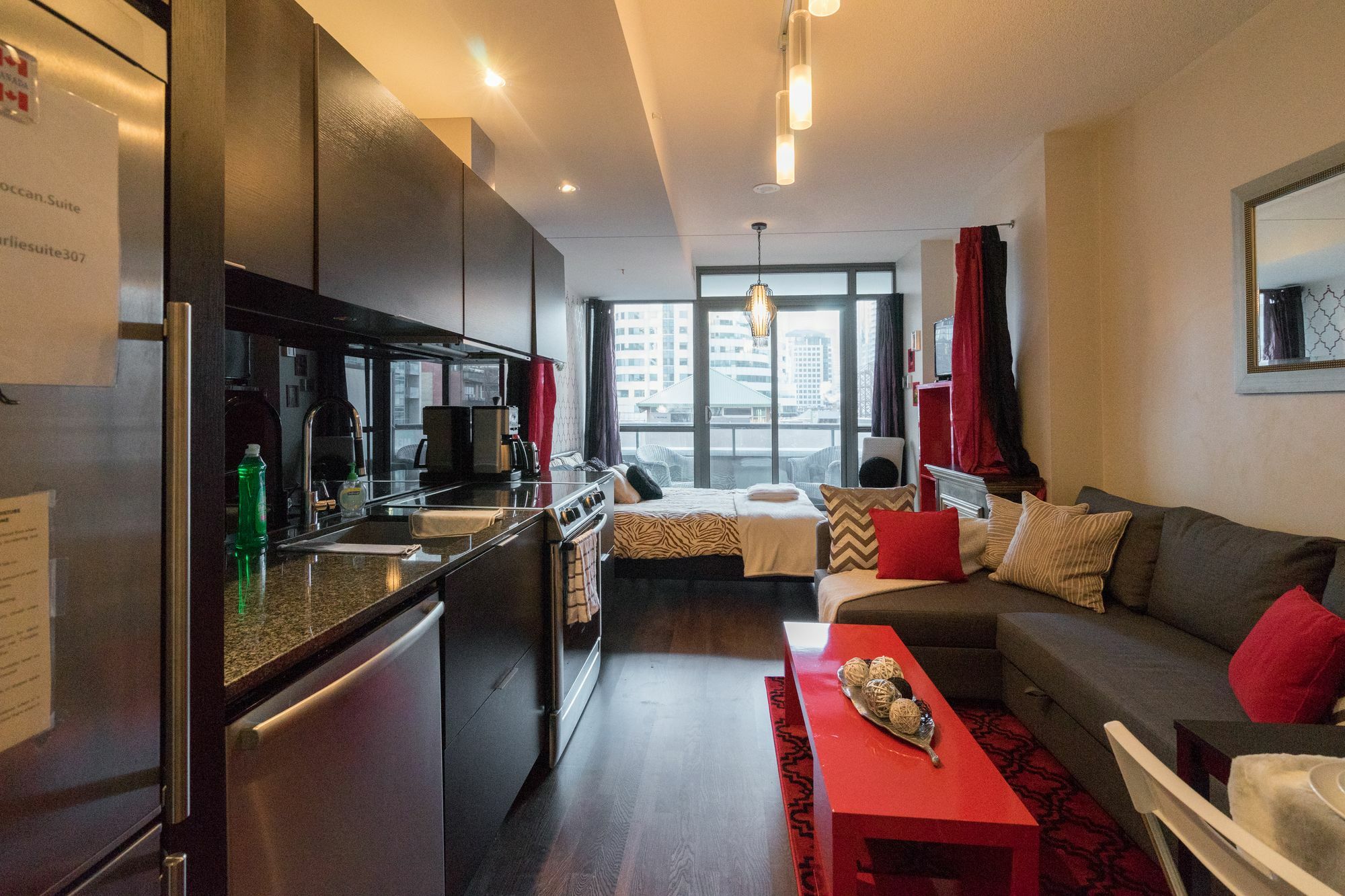 Applewood Suites - Entertainment District Studio