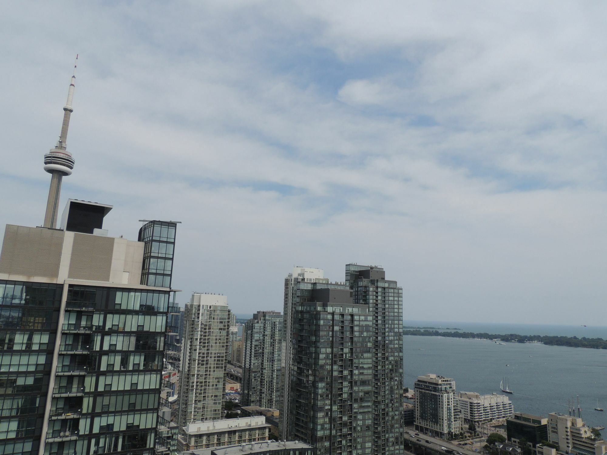 Tvhr - Luxury Condos In Heart Of Downtown Apartment *