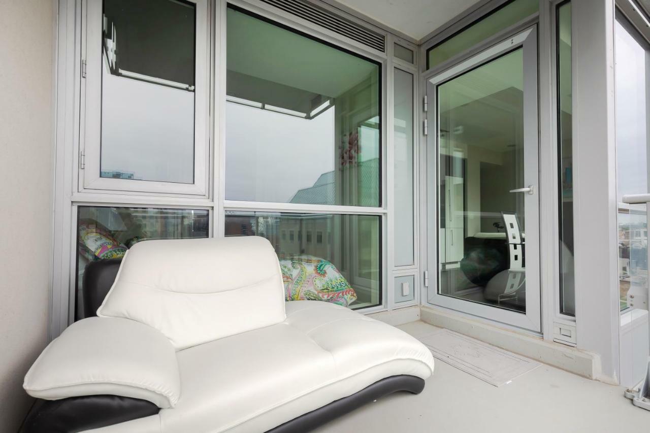 Apartment Topline Suites - Nelson Street Toronto