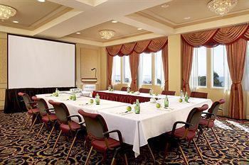 Four Points By Sheraton Lakeshore Hotel