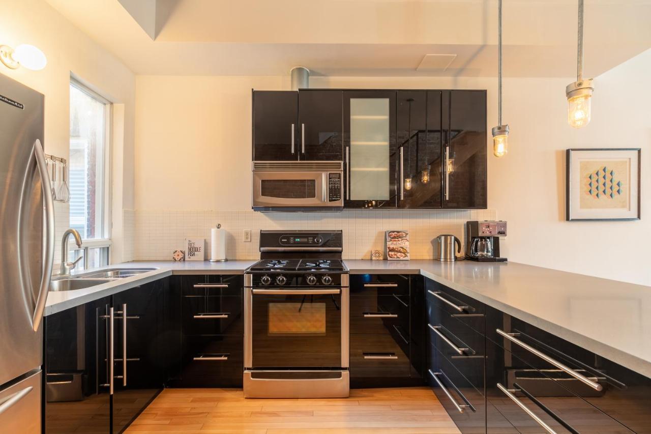 Gorgeous Park House W Parking On Queen West *
