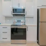Your Comfy Home In Mid-Toronto