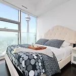 Presidential 2Br Plus 1 Condo, Entertainment District - Downtown With Cn Tower View, Balcony, Pool & Hot Tub