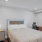 Luxury Villa In Toronto With Walkout Patio And Free Parking