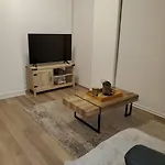 Midtown 4 Bedroom Home Free Wi-Fi And Parking