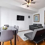 Downtown Toronto Condo Mins From Scotiabank Arena, Tiff, Cn Tower, Union, Mtcc