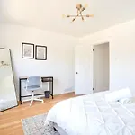 3Br Townhouse - St Clair West Village W Parking