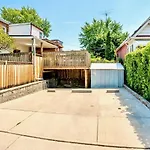 3Br Townhouse - St Clair West Village W Parking