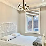 Luxurious House In Scarborough