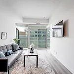 Downtown Toronto Condo Close To Cn Tower!!