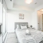 Downtown Toronto Condo Close To Cn Tower!!