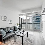 Downtown Toronto Condo Close To Cn Tower!!