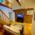 Charming Townhouse In Downtown, Toronto