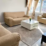 Spacious Mbr Near Kennedy Subway & Go
