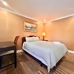 Upgraded Rooms With Bath 7-Min To Subway Near Downsview Rogers Stadium