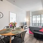 Spacious Condo By Lake Close To Toronto Pearson Airport, Free Parking!