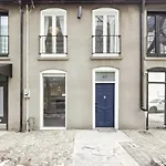 Historic Modern Home In Distillery District