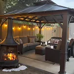 Resort-Like 4Br 3Ba Near Downtown, Four Seasons Hot Tub, Gym, King Bed
