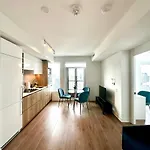 Super Skyline View Condo In The Heart Of Toronto