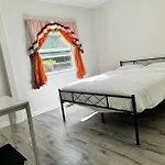Ensuite Queen Room Sunshine & Convenience Near Finch Station