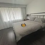Finch Subway Room With Desk Light Queen Bed Near 401