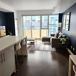 Queen St West Haven - Modern Loft, Downtown Toronto, Free Parking