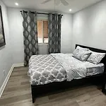 Spectacular 3 Bedroom 2 Wr House - Close To Airport