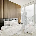 The Skyline Retreat By Instant Suites