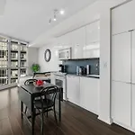 Modern Apartment Downtown Toronto